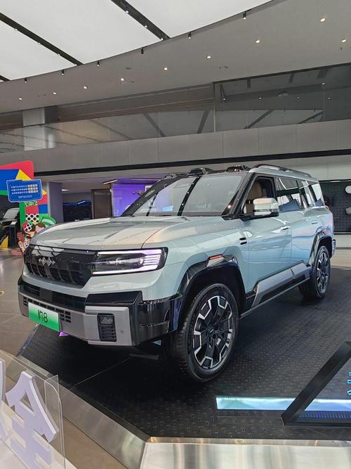 佛山257比亚迪方程豹硬派越野的爆款，英菲尼迪35周年与你共成长